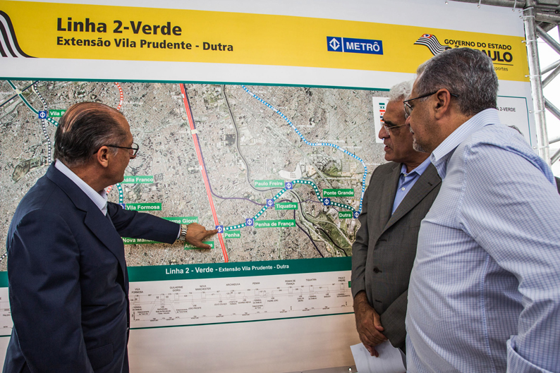 O Governador Geraldo Alckmin participa na tarde desta quinta feira (10/04), da solenidade no qual o mesmo irá participar da Visita de Inspeção as Obras do Terminal Metropolitano Vila Galvão, EMTU/SP  logo em seguida o Governador concedeu Coletiva de Imprensa para Anúncio do Edital da Extensão Linha 2 - Verde   Data: 10/04/2014. Local: Guarulhos/SP.  Foto: Vagner Campos/A2 FOTOGRAFIA