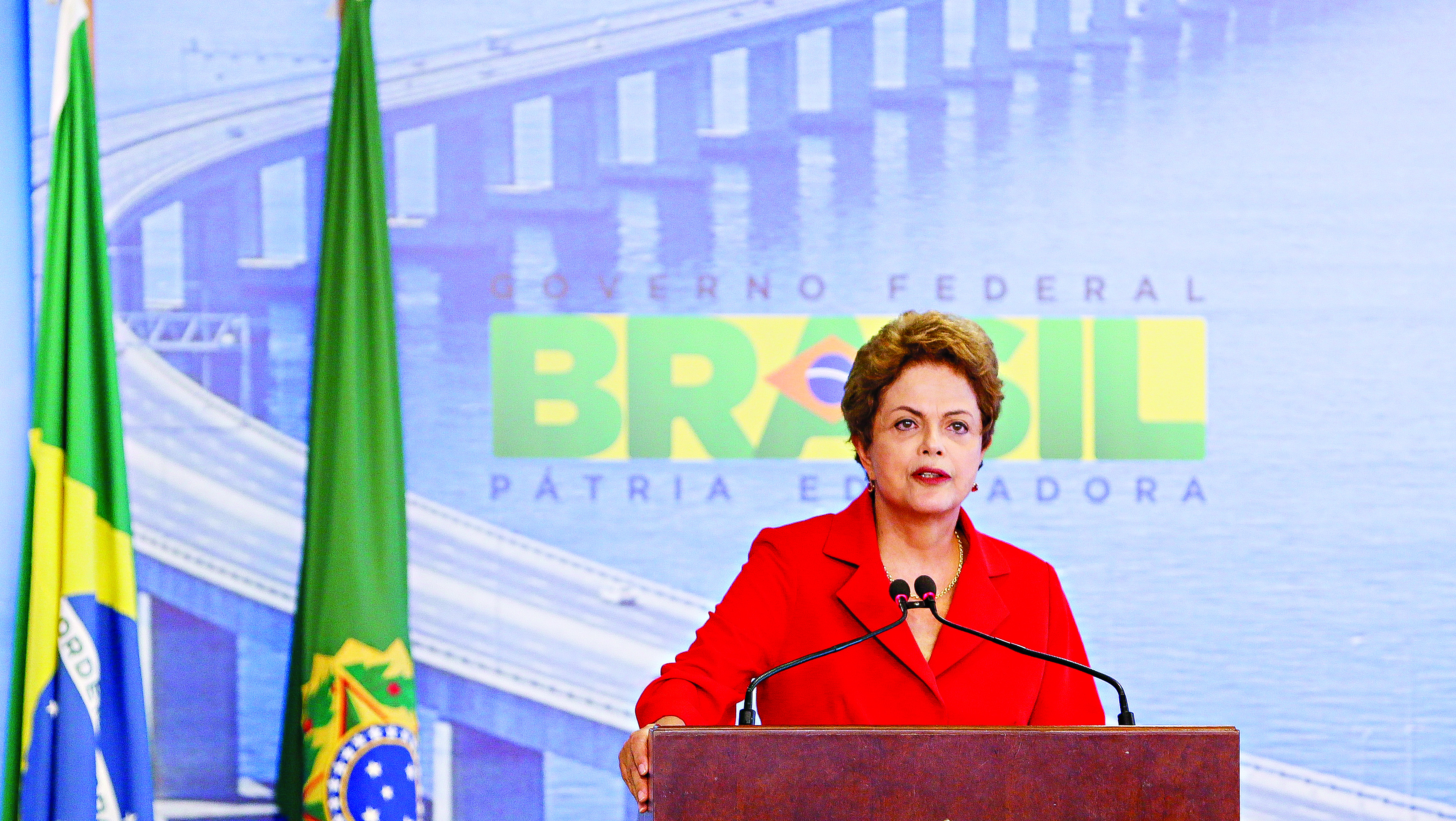 Brasília - DF, 18/05/2015. Presidenta Dilma Rousseff durante cerimônia de assinatura do contrato de concessão da Rodovia BR-101/RJ - Ponte Rio-Niterói. Foto: Roberto Stuckert Filho/PR.