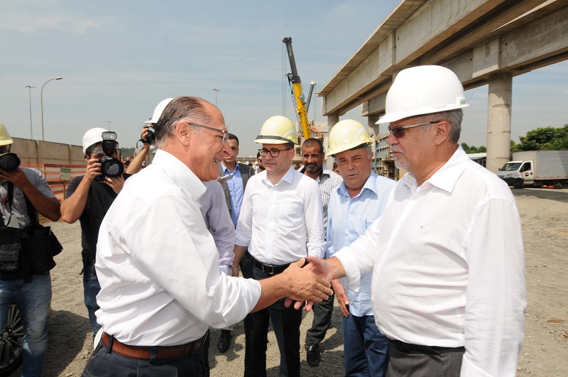 Assunto: Lançamento das Vigas da Linha 13 - Jade da CPTM Local: Obra nas proximidades do Aeroporto Data: 29.03.2016 Foto: William Benicio/PMG