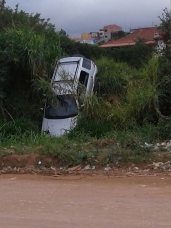 carro-barranco-guarulhos