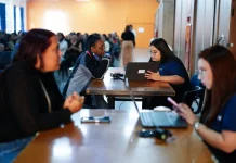 Mega mutirão de empregos no Adamastor disponibiliza mais de 1.500 vagas de trabalho