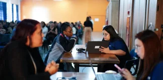 Mega mutirão de empregos no Adamastor disponibiliza mais de 1.500 vagas de trabalho