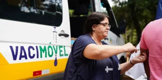 Vacimóvel reforça vacinação no Terminal São João e na Região de Saúde III